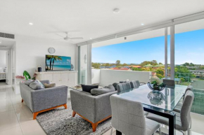 Modern Contemporary Southport Apartment - CoastHM